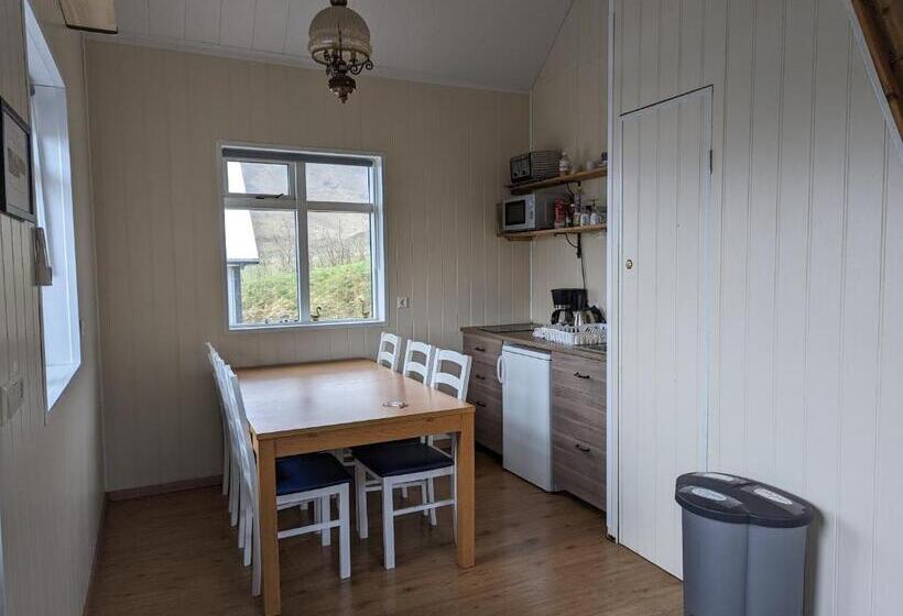 بنگله خانوادگی, Vík Hostel