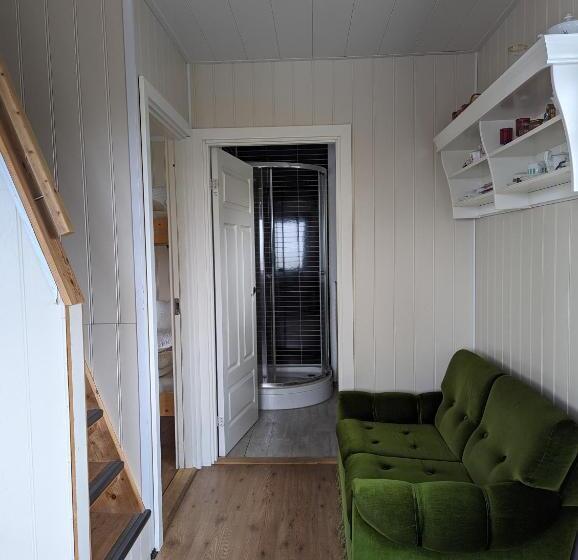 بنگله خانوادگی, Vík Hostel