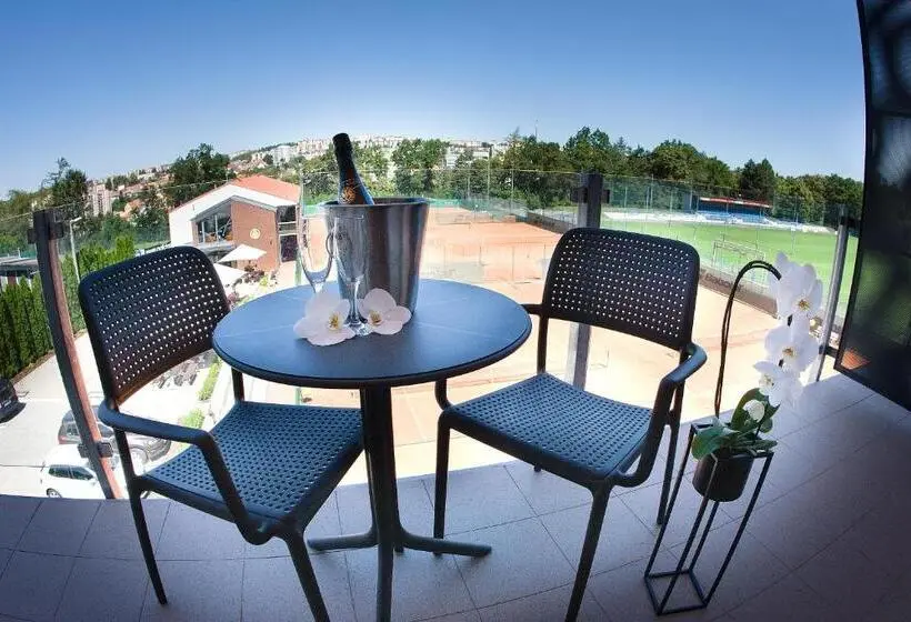 デラックススタジオ, Penzion Tenis Htk