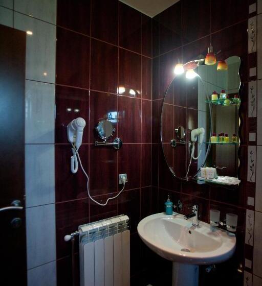 اتاق استاندارد, Luka's