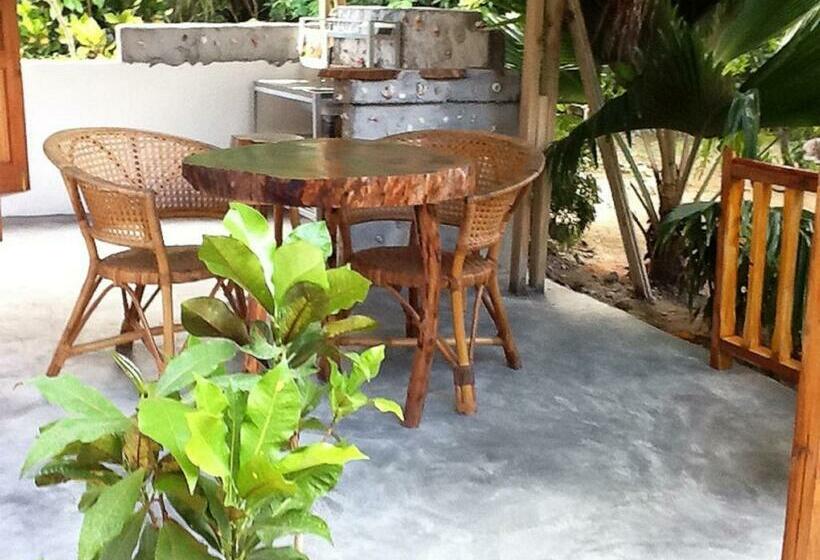 کلبه ییلاقی, Coco Bay Villa