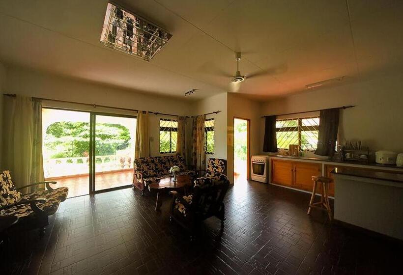 کلبه ییلاقی, Coco Bay Villa