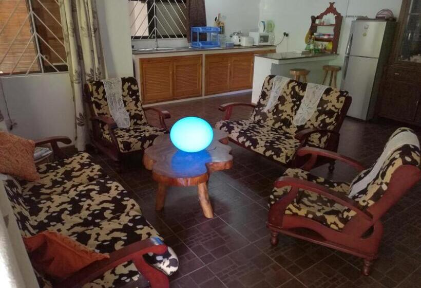 کلبه ییلاقی, Coco Bay Villa