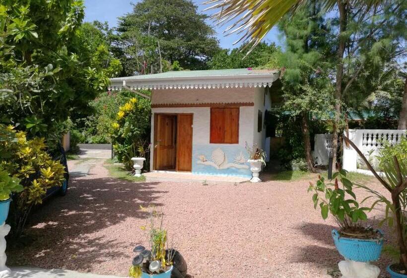 کلبه ییلاقی, Coco Bay Villa