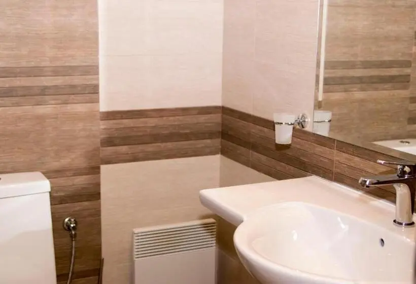 Habitación Estándar, Etropolia
