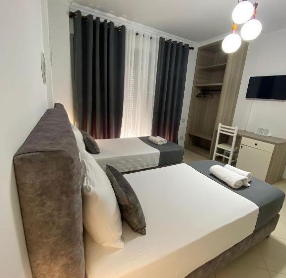 اتاق سوپریور خانوادگی, Abedini