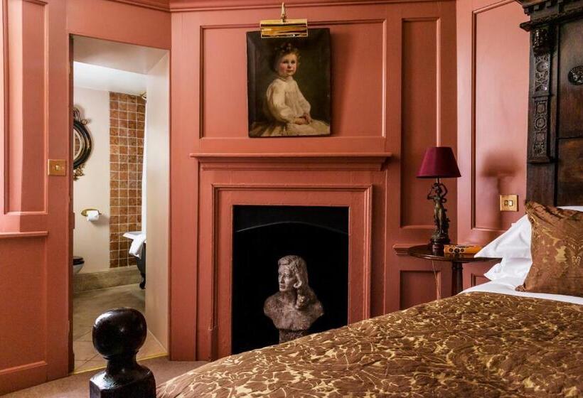 Club Room, Hazlitt S