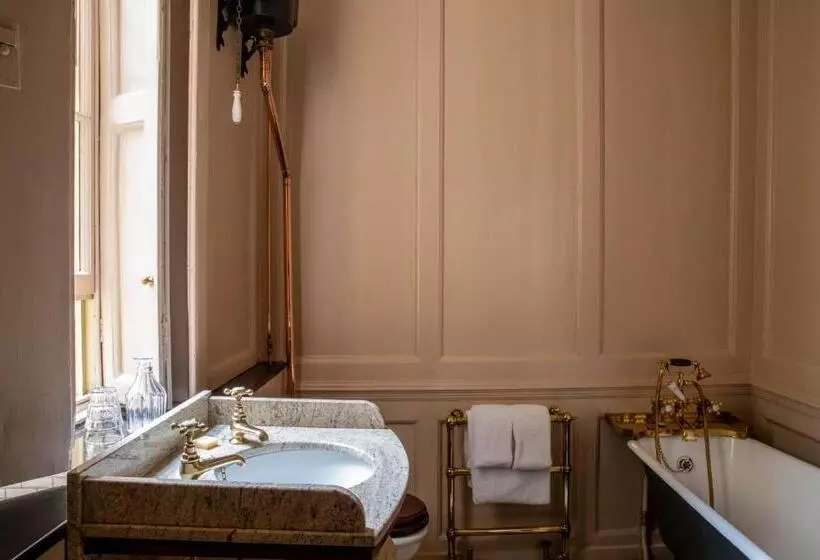 Club Room, Hazlitt S