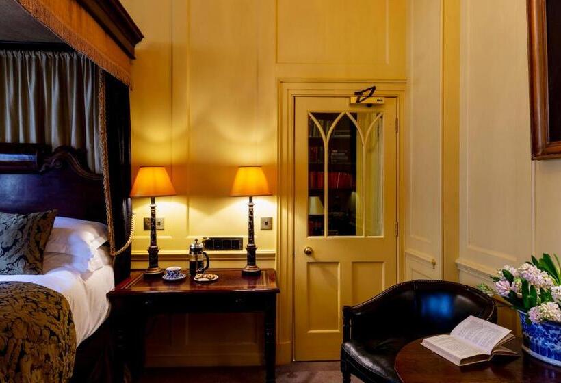 Superior Room, Hazlitt S