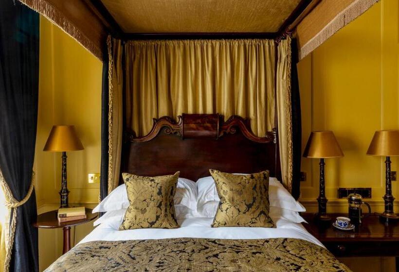 Superior Room, Hazlitt S