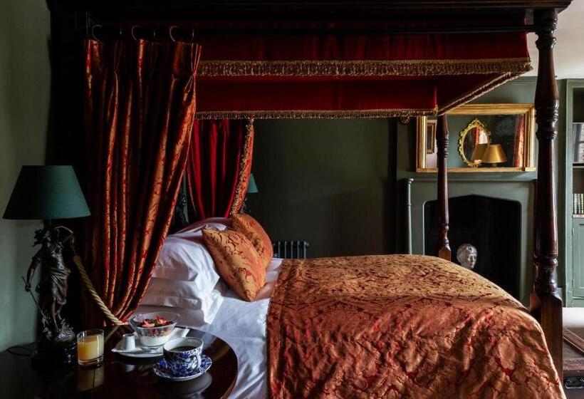 Superior Room, Hazlitt S