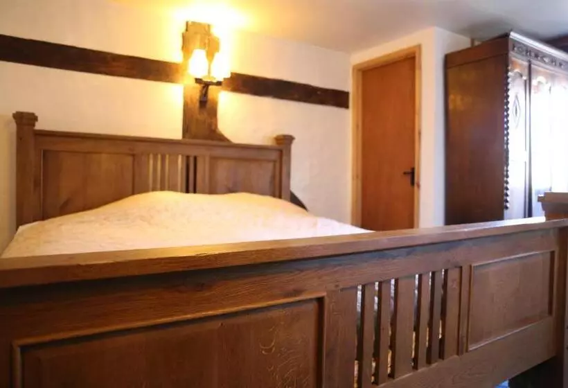 バス共有のスタンダードルーム, Chequers Inn