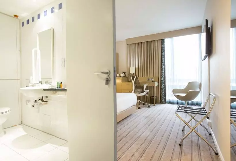 اتاق استاندارد با تخت دوبل برای معلولان, Hilton Garden Inn Glasgow City Centre
