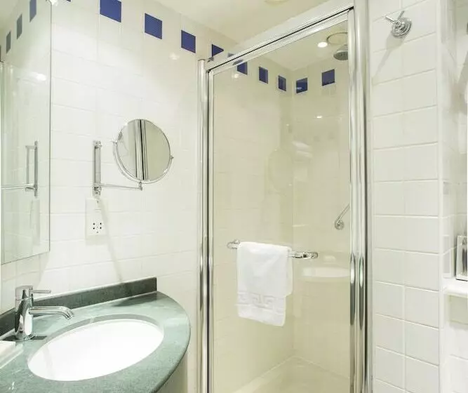 اتاق استاندارد با چشم‌انداز رودخانه, Hilton Garden Inn Glasgow City Centre