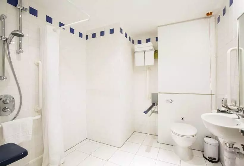 اتاق استاندارد با چشم‌انداز رودخانه, Hilton Garden Inn Glasgow City Centre