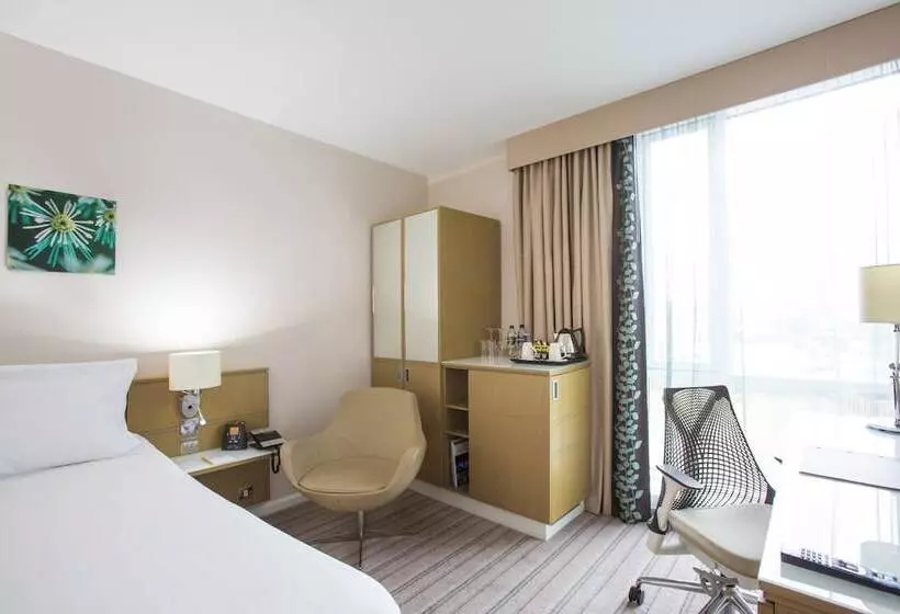اتاق استاندارد با چشم‌انداز رودخانه, Hilton Garden Inn Glasgow City Centre