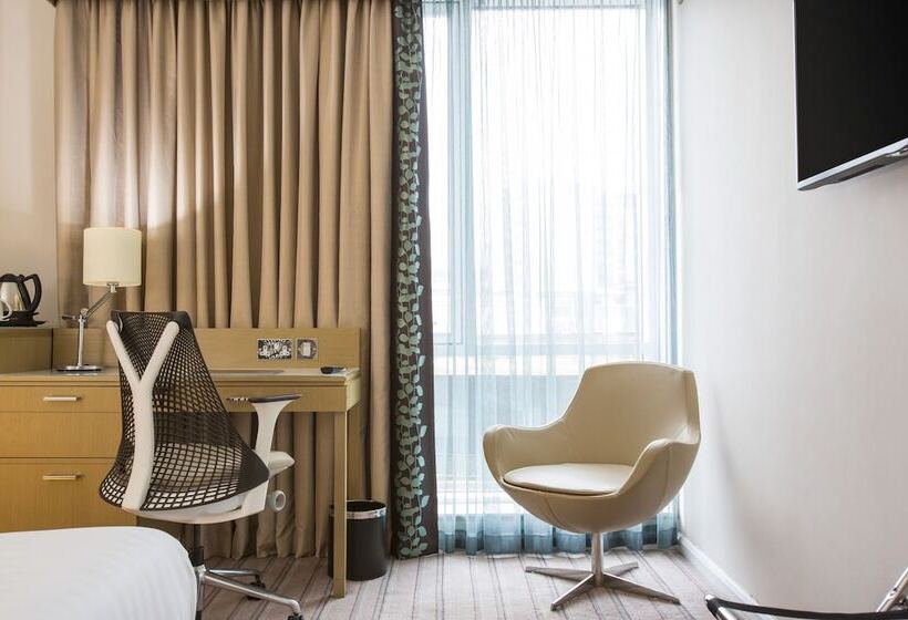 חדר סטנדרט נוף לנהר, Hilton Garden Inn Glasgow City Centre