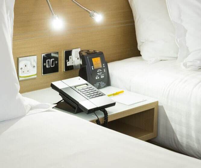 اتاق استاندارد با چشم‌انداز رودخانه, Hilton Garden Inn Glasgow City Centre