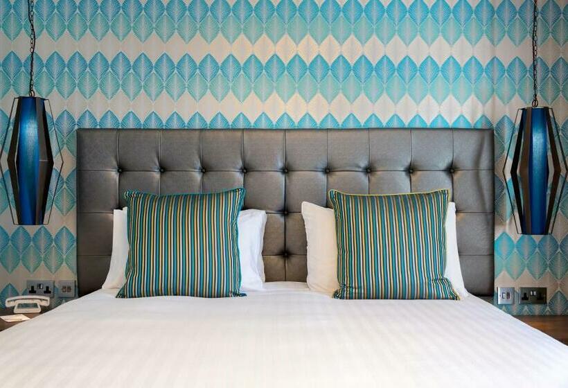 Номер Стандарт, Inn On The Square