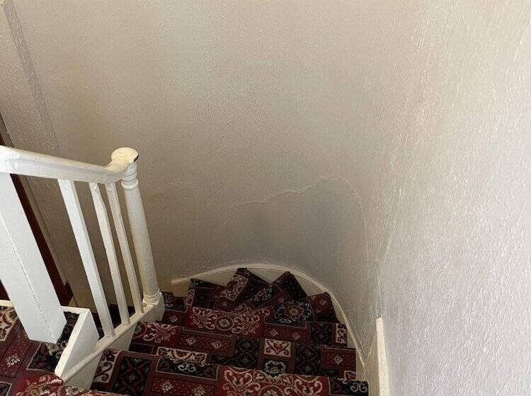 سوییت خانوادگی, Lamplighter Guesthouse