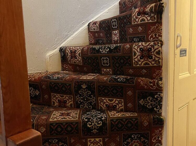 سوییت خانوادگی, Lamplighter Guesthouse