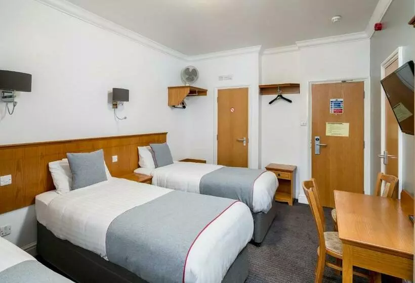 デラックストリプルルーム, OYO Townhouse New England Victoria