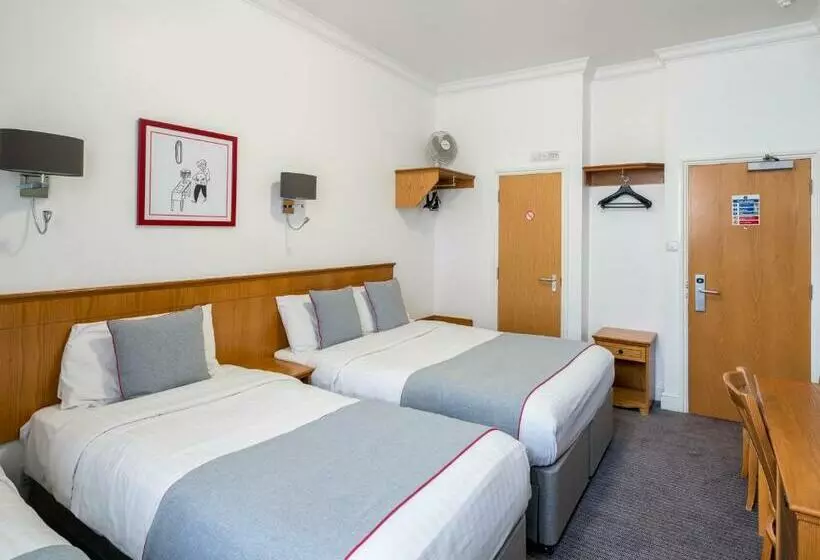 デラックスの４人部屋, OYO Townhouse New England Victoria