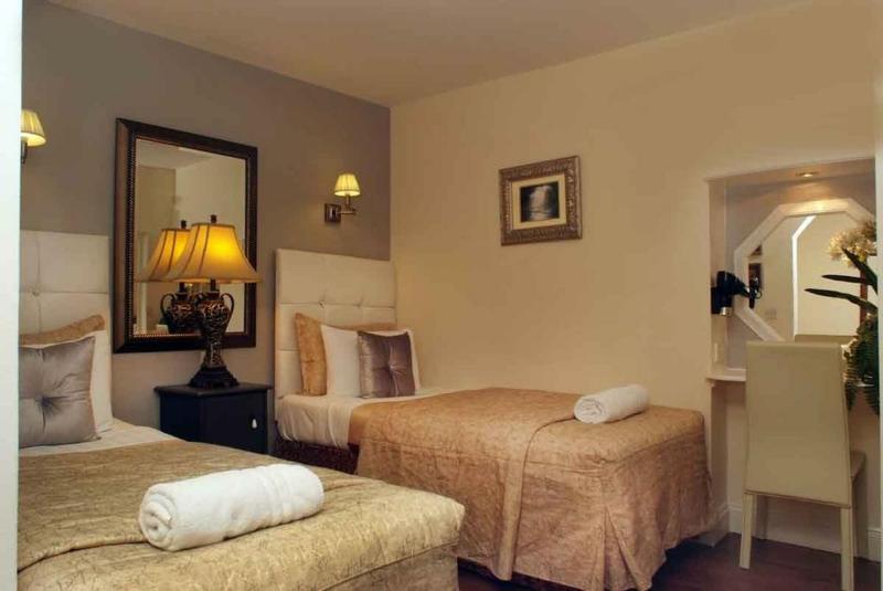 四人标准间, Piccolino Hyde Park