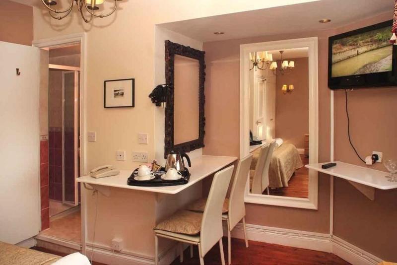 标准三人间, Piccolino Hyde Park