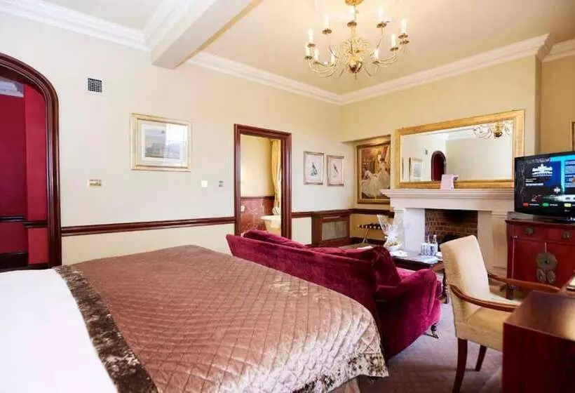 Deluxe Suite, Stoke Park Country Club Spa And