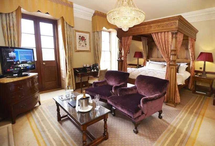 Deluxe Suite, Stoke Park Country Club Spa And