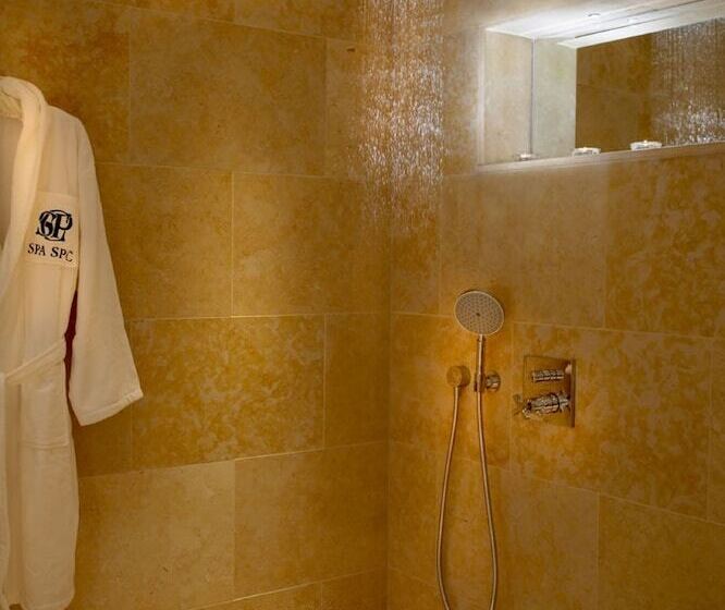 디럭스 룸, Stoke Park Country Club Spa And