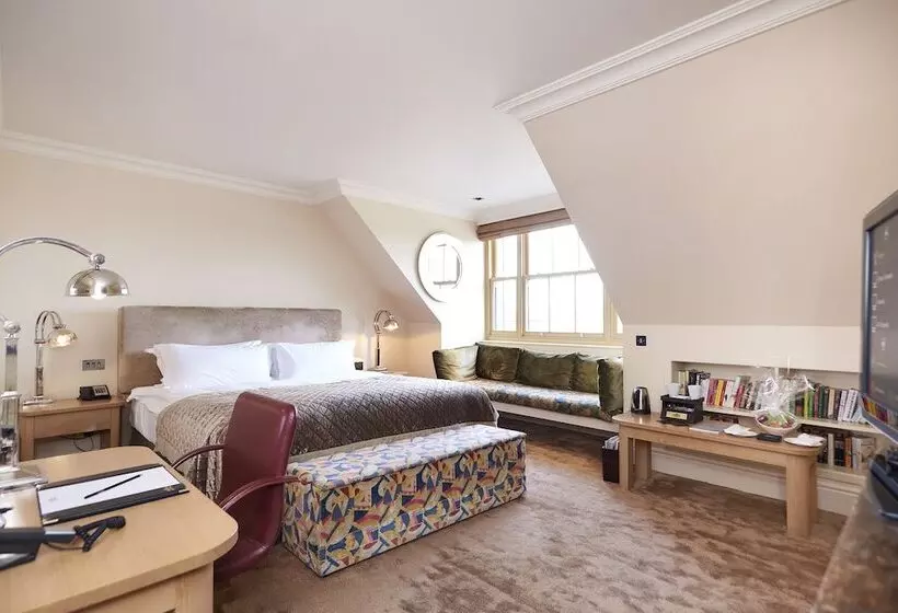 Deluxe Room, Stoke Park Country Club Spa And
