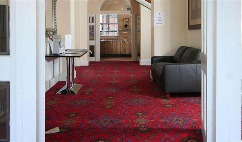 חדר אקונומי, The Knighton