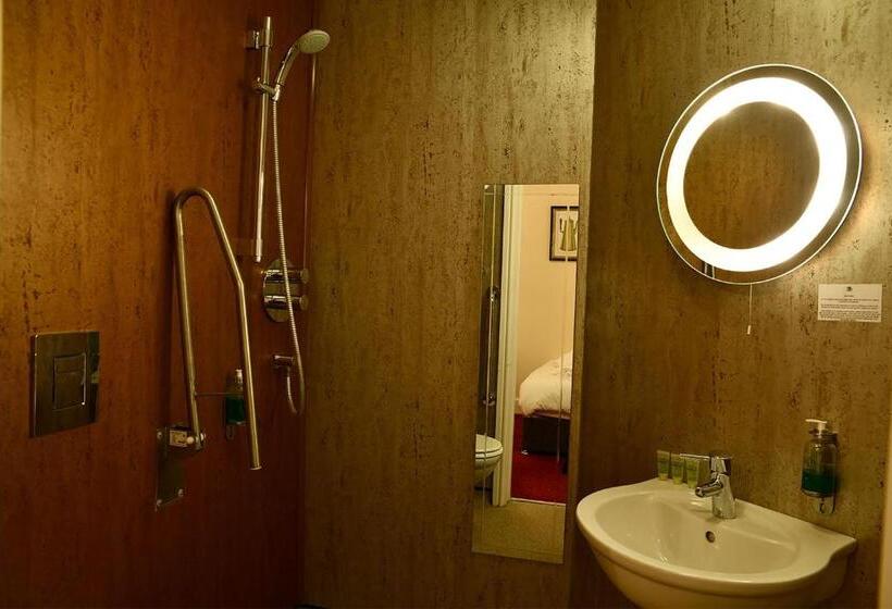 חדר אקונומי, The Knighton