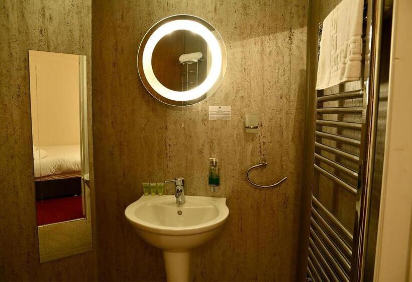 חדר אקונומי, The Knighton