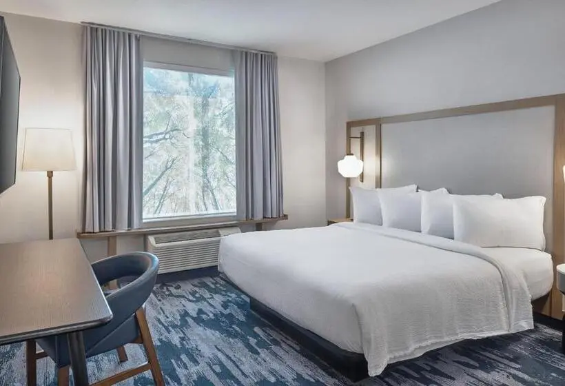 キングサイズベッドのスタンダードルーム, Fairfield Inn & Suites By Marriott Penticton