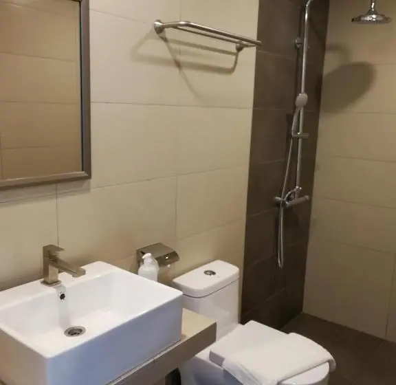 اتاق لوکس خانوادگی, 1 Orange Hotel Klia & Klia2