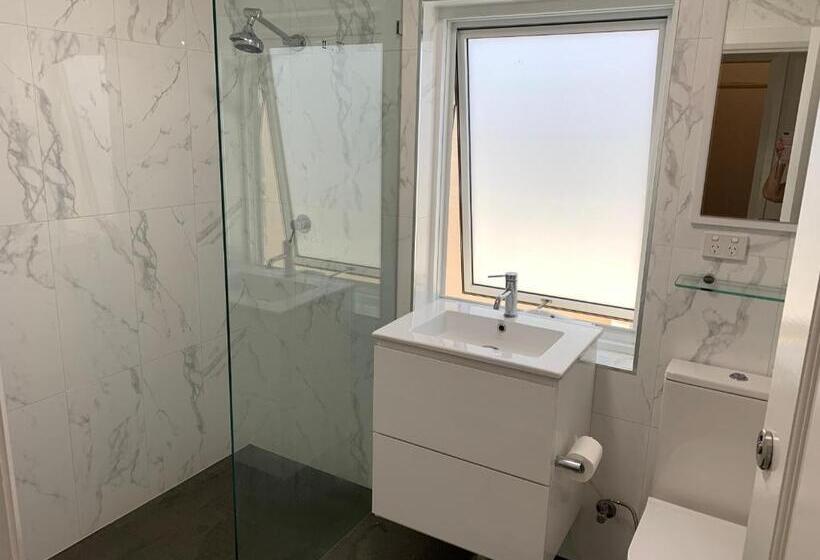 اتاق استاندارد یک تخته با سرویس بهداشتی مشترک, Carnarvon Lodge Kirribilli, Sydney