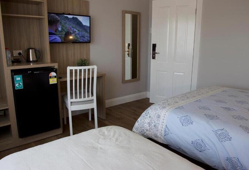 اتاق استاندارد سه تخته با سرویس بهداشتی مشترک, Carnarvon Lodge Kirribilli, Sydney