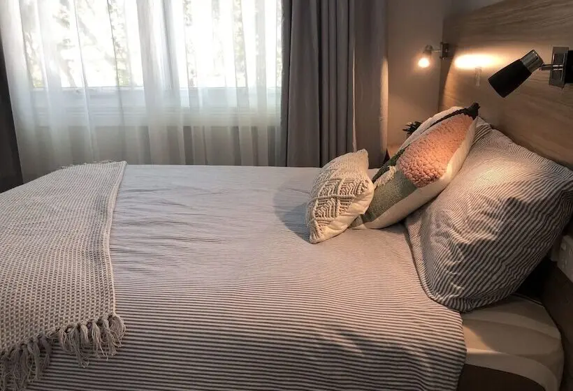バス共有のスタンダードルーム, Carnarvon Lodge Kirribilli, Sydney