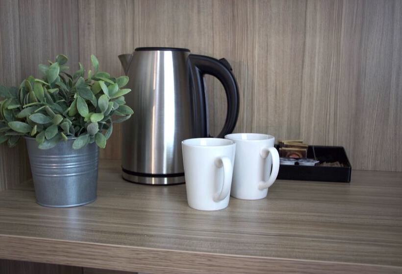 اتاق استاندارد سه تخته با سرویس بهداشتی مشترک, Carnarvon Lodge Kirribilli, Sydney