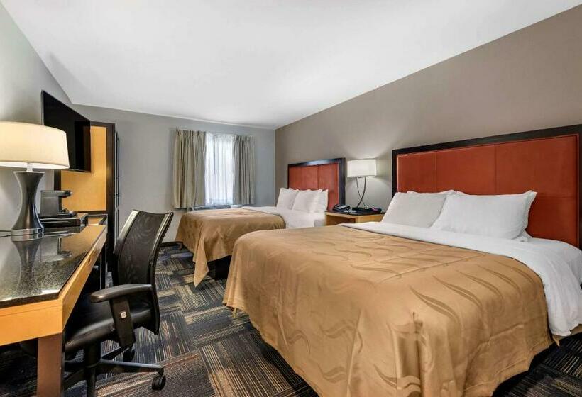 חדר סטנדרט שתי מיטות זוגיות, Quality Inn & Suites Evansville Downtown
