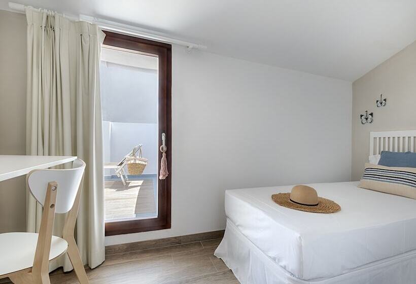 Standard Triple Room with Terrace, Hostal Altea House