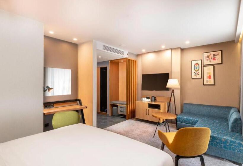 스위트 킹사이즈 침대, Holiday Inn Yerevan Republic Square, An Ihg