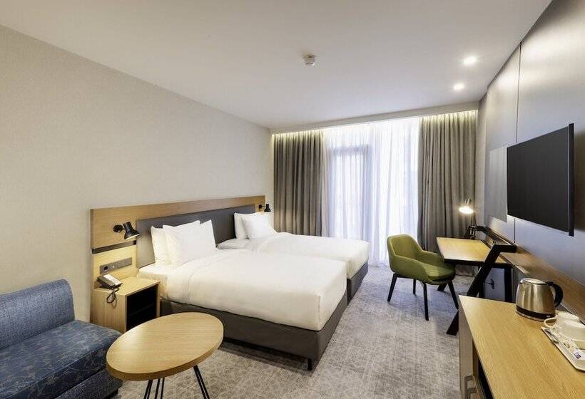 스탠다드 룸, Holiday Inn Yerevan Republic Square, An Ihg