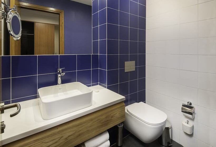 스탠다드 룸, Holiday Inn Yerevan Republic Square, An Ihg