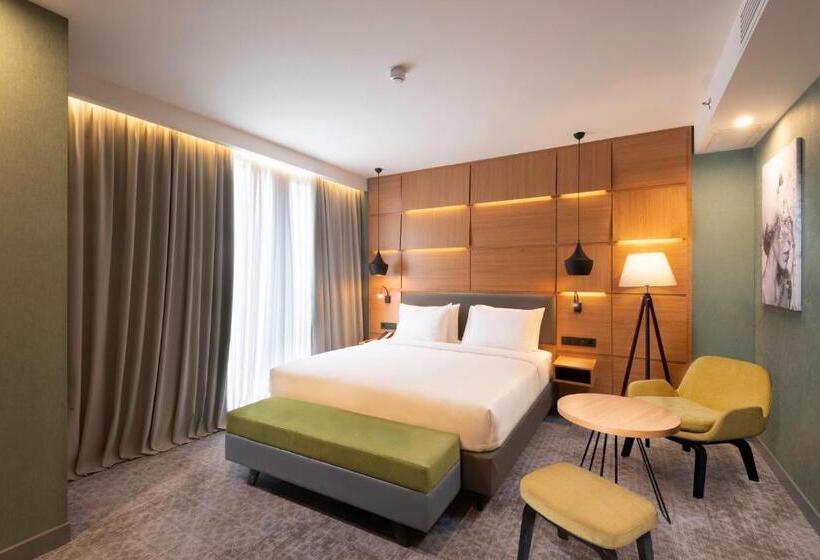 스위트 킹사이즈 침대, Holiday Inn Yerevan Republic Square, An Ihg