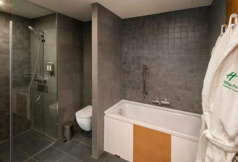 스위트 킹사이즈 침대, Holiday Inn Yerevan Republic Square, An Ihg