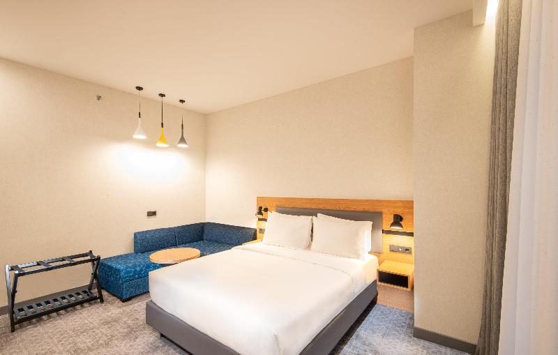 스위트 킹사이즈 침대, Holiday Inn Yerevan Republic Square, An Ihg